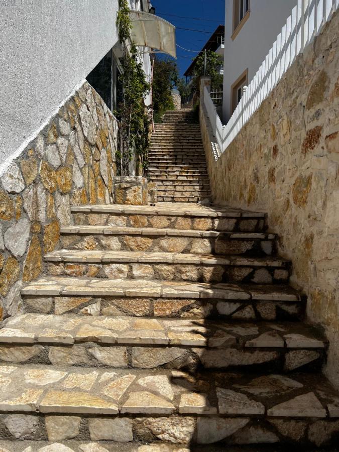 Fane'S Apartments Himare Esterno foto