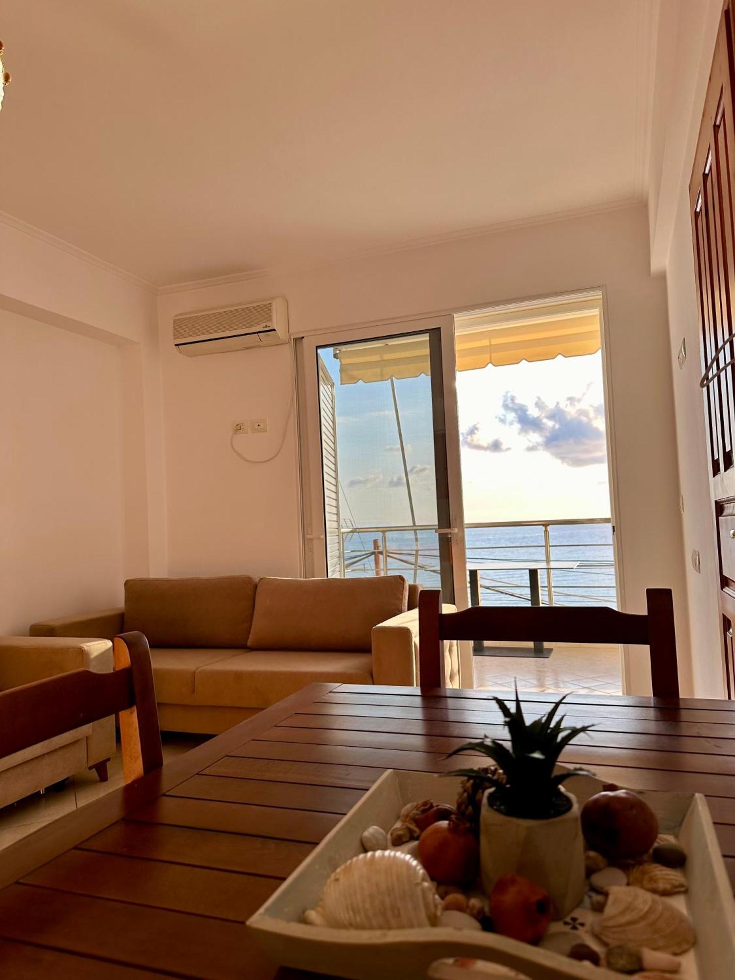Fane'S Apartments Himare Esterno foto