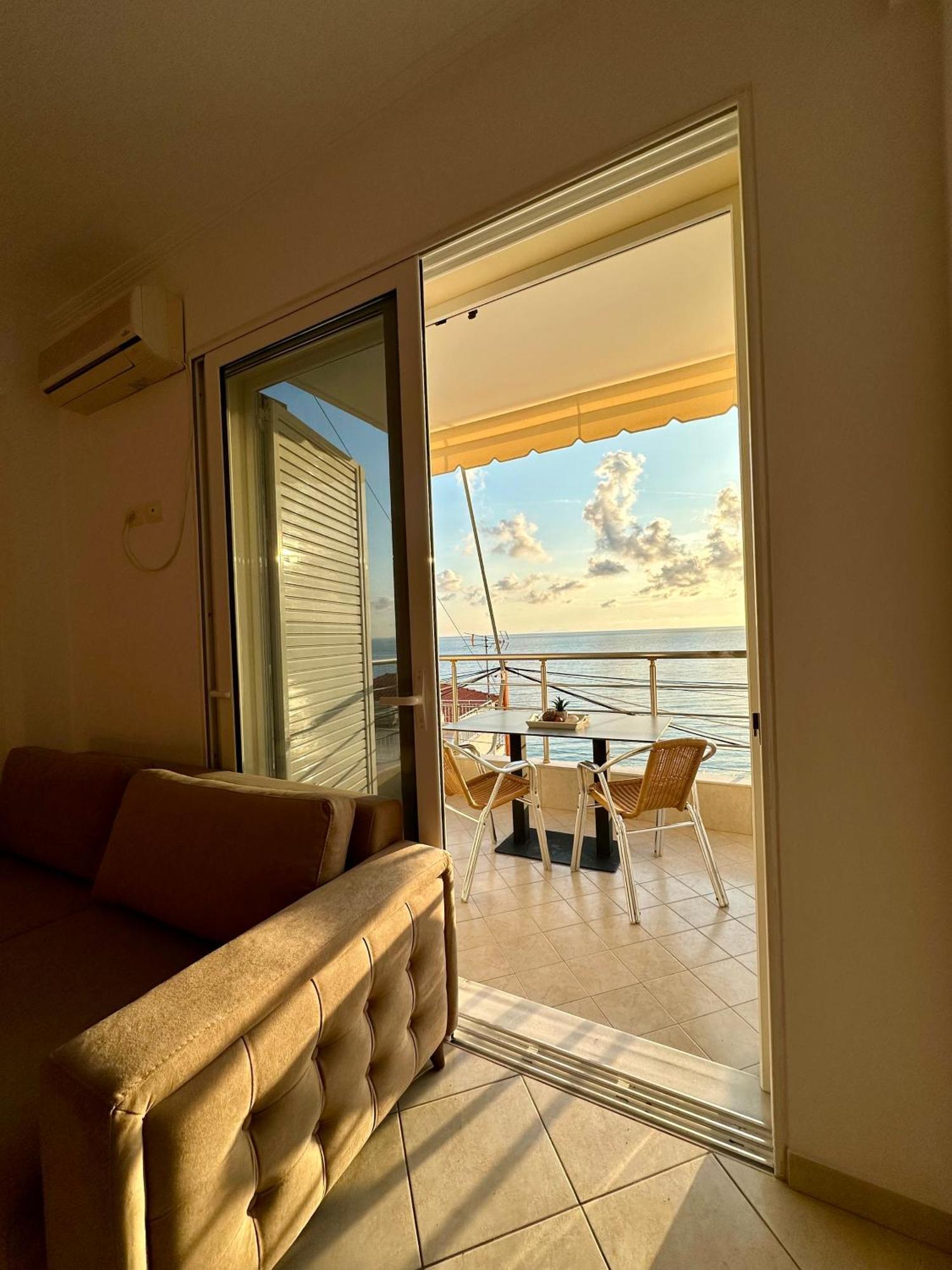 Fane'S Apartments Himare Esterno foto