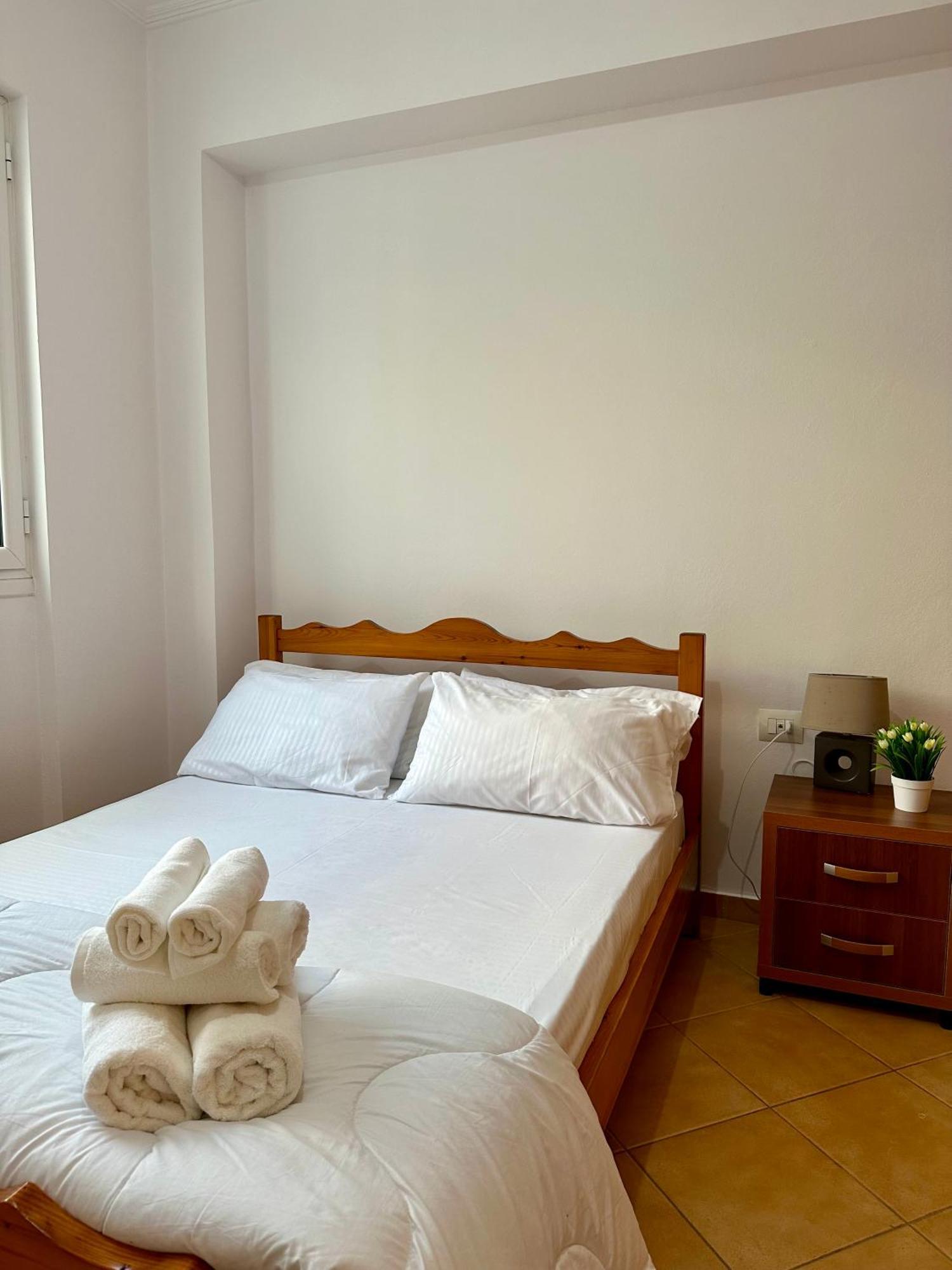 Fane'S Apartments Himare Esterno foto