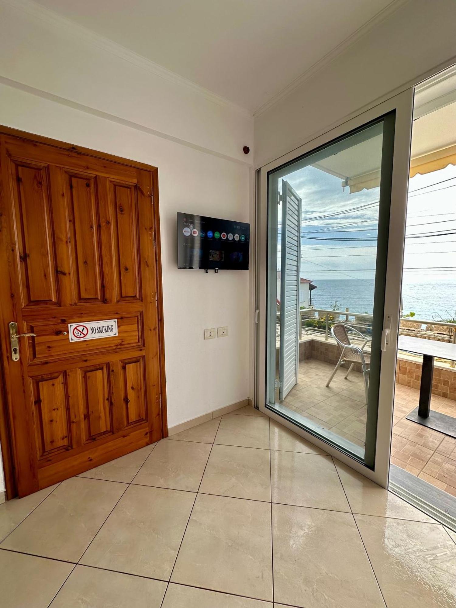 Fane'S Apartments Himare Esterno foto