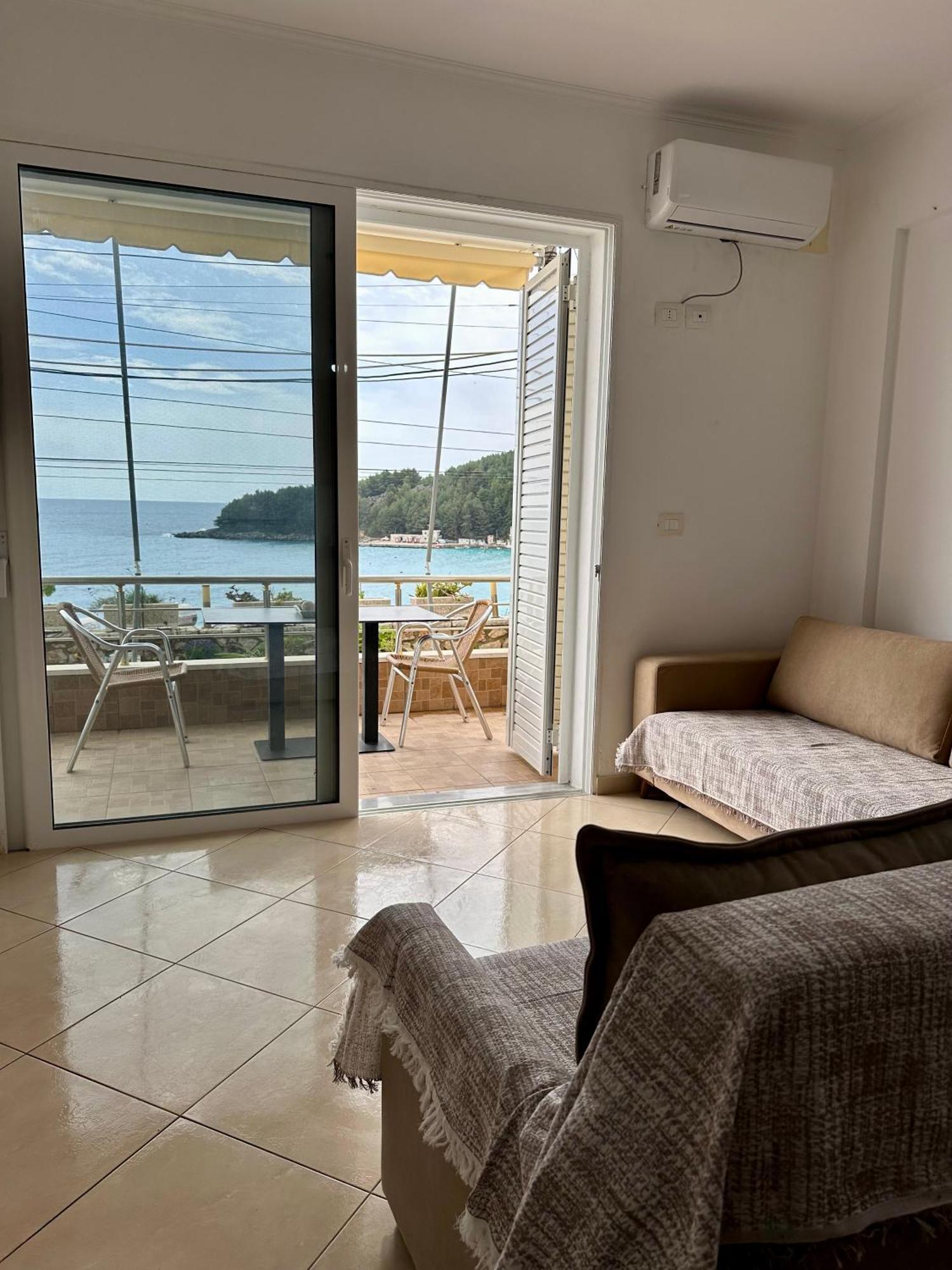 Fane'S Apartments Himare Esterno foto