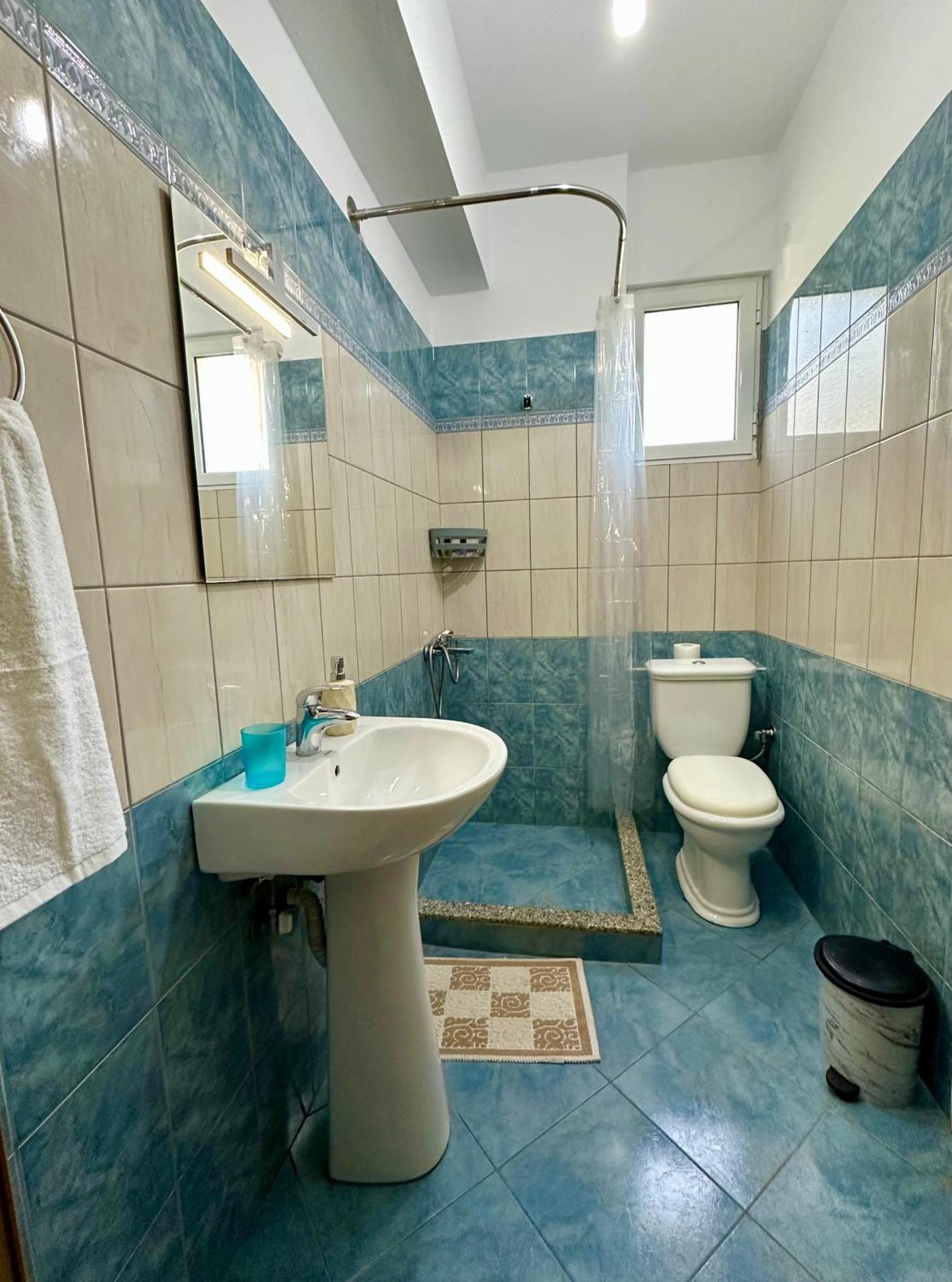 Fane'S Apartments Himare Esterno foto