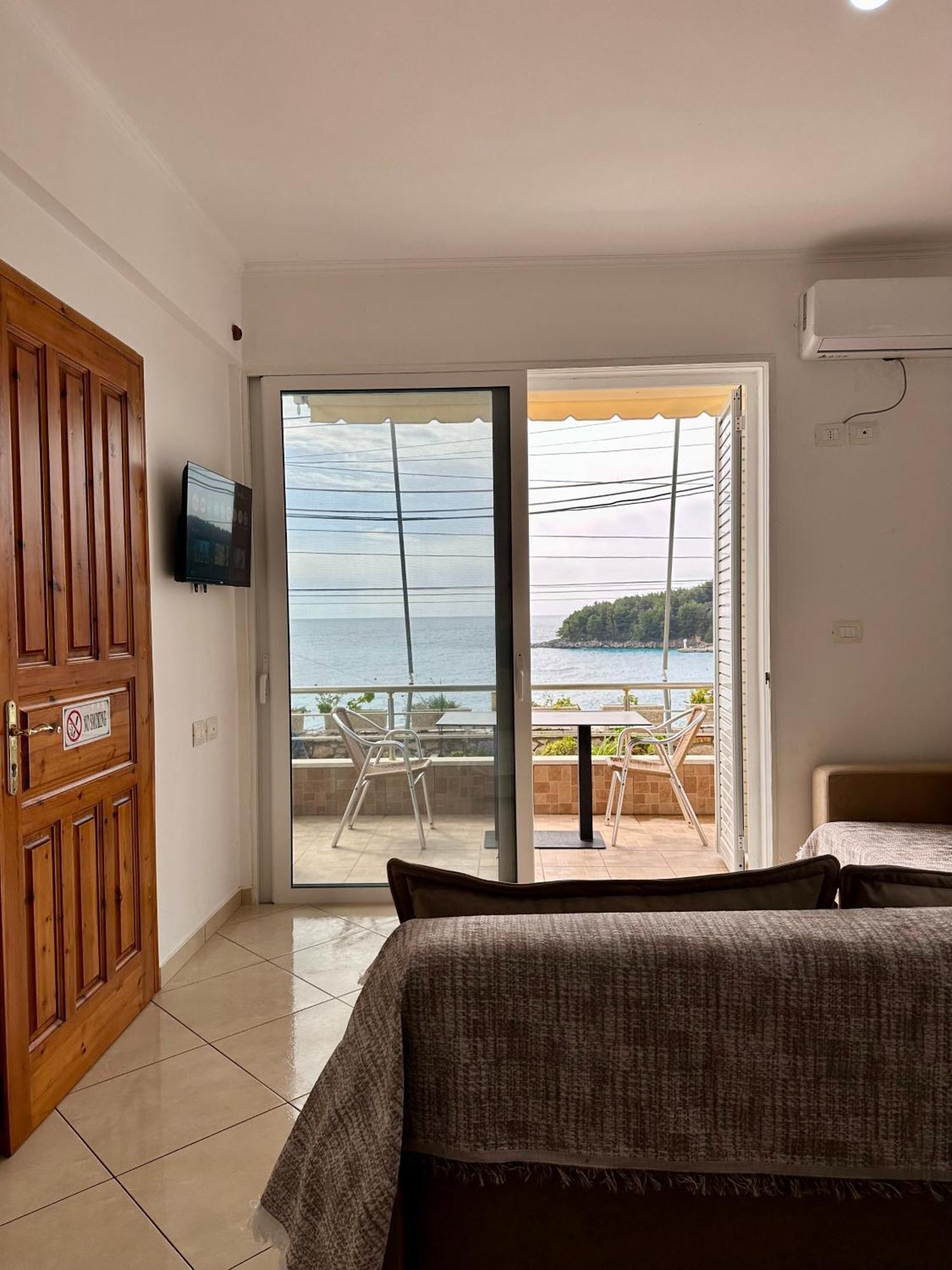 Fane'S Apartments Himare Esterno foto