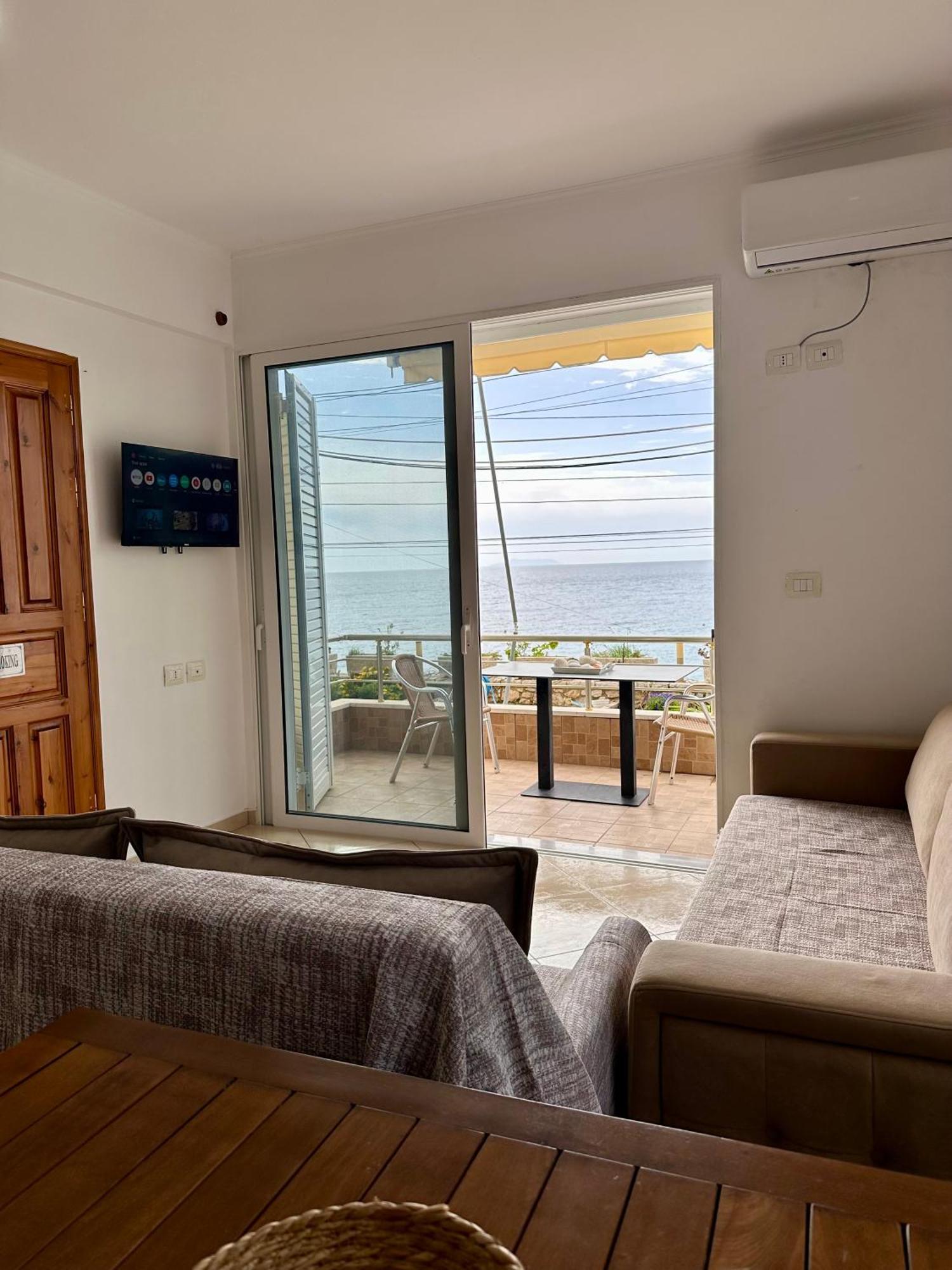 Fane'S Apartments Himare Esterno foto